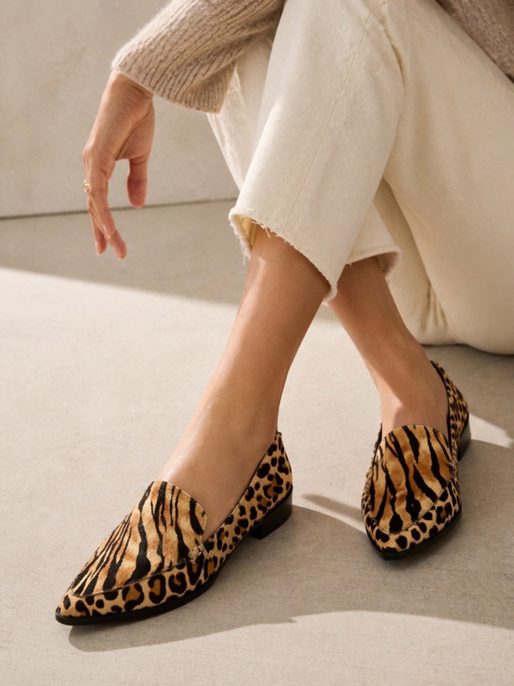 Dolce Vita Arlene Calf Hair Animal Print Loafers Pointed Toe Size 6